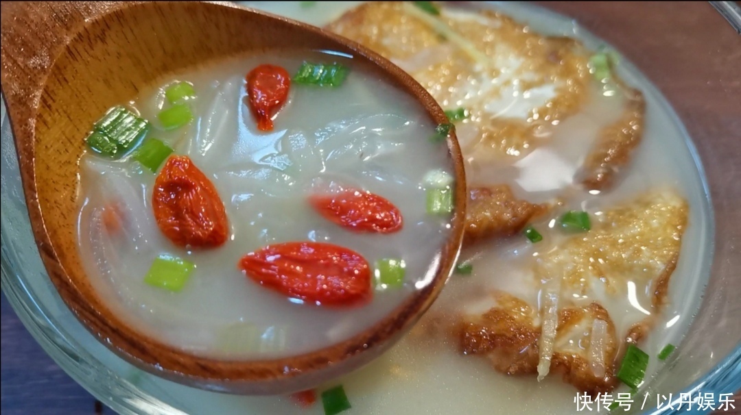 萝卜和鸡蛋的碰撞,居然有如此鲜美的味道,秋冬必备萝卜丝煎蛋汤