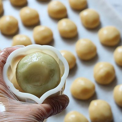 椰浆|椰蓉和抹茶红豆馅月饼