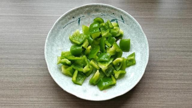 鱼肉这样做，下酒下饭都好香，鱼肉紧致入味，一条鱼还嫌不够吃