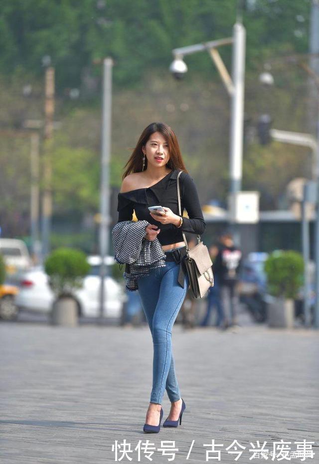 牛仔女神展现都市丽人范,又酷又时尚,真好看
