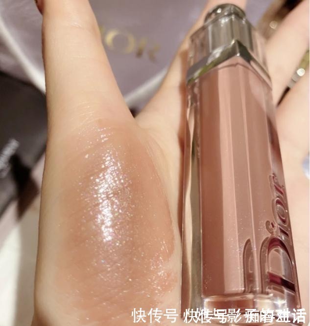 嘟嘟唇|氛围感美女唇妆是重点,口红谁都涂,配合小技巧颜值翻倍!