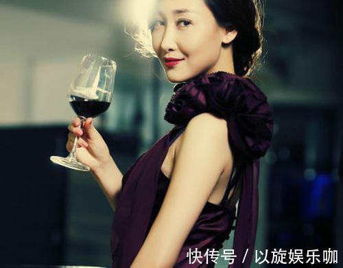 葡萄干水|女性中年爱美,不妨多吃这3种食物,或可有助排毒清肠,养护肌肤