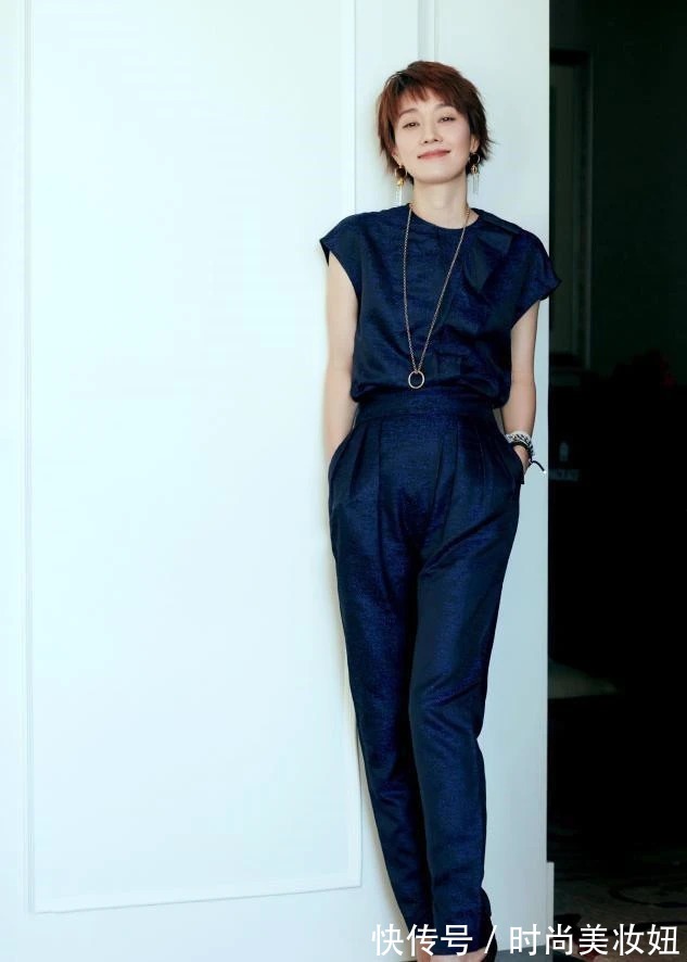 阔腿裤 马伊琍气质真独特,T恤配阔腿裤就能穿出高级感,不愧是气质女神