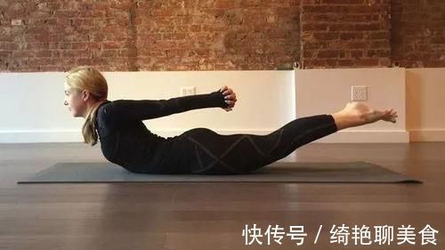 双手|忙碌的打工人，每天做4个瑜伽动作，放松身心，赶走疲惫，还助眠