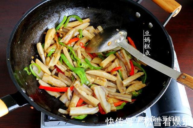 芹菜段|清炒莲藕时,记得多加这2样蔬菜,爽口更下饭