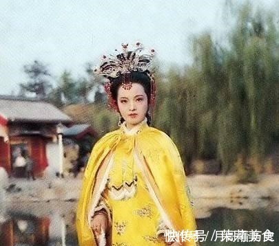 贵妃$红楼梦中贾元春为何会突然被封作贵妃,却又突然死亡