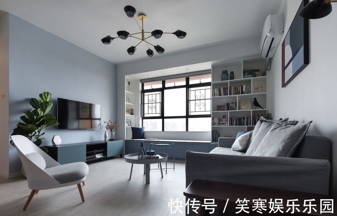 装修|窗台空间就浪费了?看看这位女士的家,窗台不仅是沙发还能储物