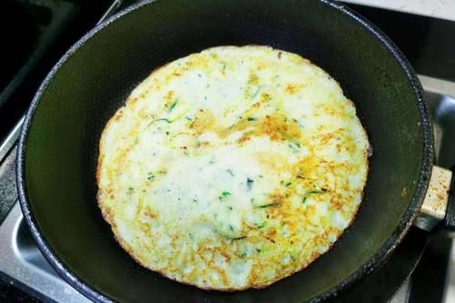 营养健康|夏天，吃西葫芦不如吃它，搅成面糊一煎，低油低脂，营养健康