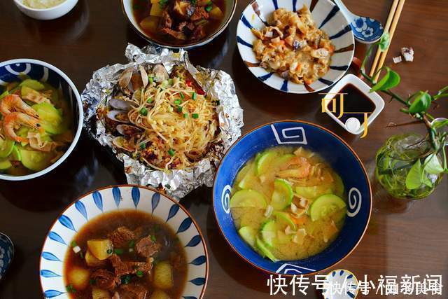 周末煮了三个菜,却放了一大桌,家人都说看上去特别有食欲