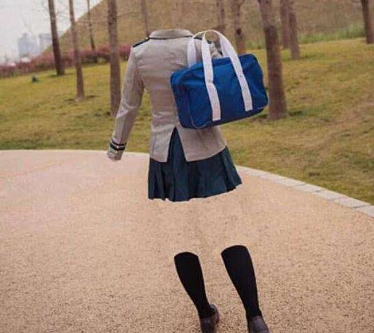 透明人|大神COS透明人,衣服看起来像是悬空,最后一张吓坏粉丝