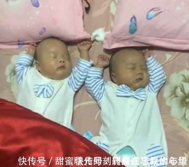 家长|爸爸带双胞胎儿子睡觉,父子三人姿势神同步,网友亲生的没跑了