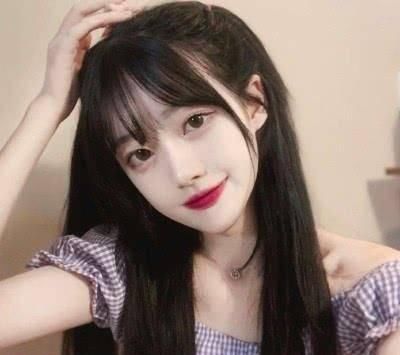 脸上有这3个特点的女生，属于天生“素颜脸”，中1个颜值都不低