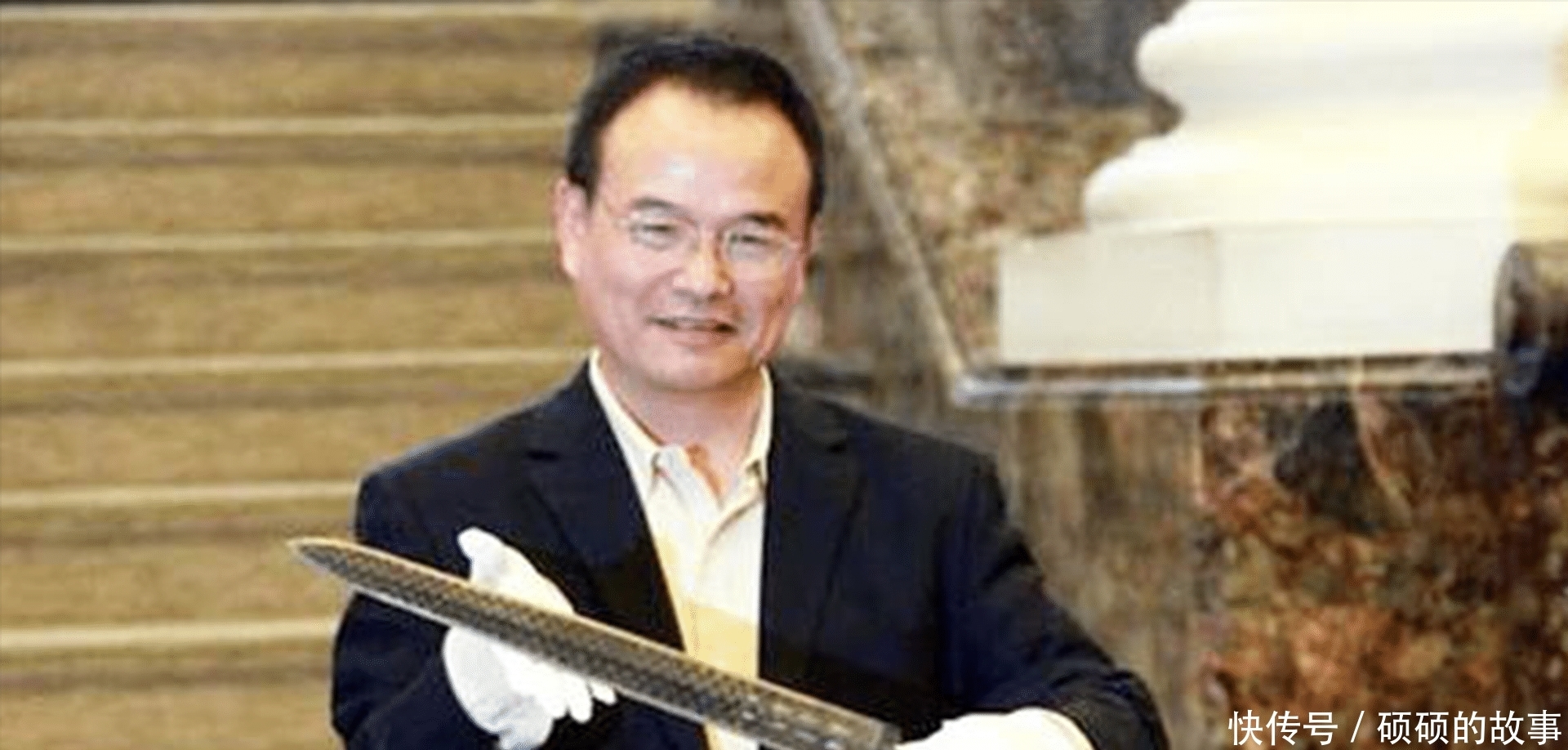 越王勾践剑历经千年不锈,放在X光下照射后,专家大惊:这不可能