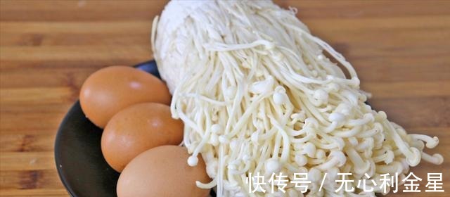 金针菇最好吃的做法,加3个鸡蛋,不炒不煮,出锅营养下饭又解馋!