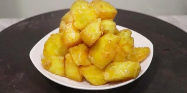 苹果加鸡蛋这么好吃,刚做好就被孩子们抢光了,香甜可口!