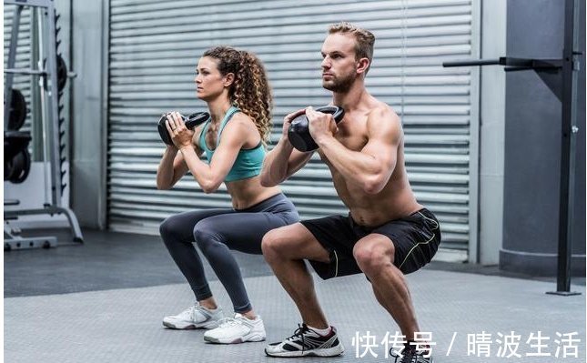 膝盖|完成一个标准的深蹲，是从站位和下蹲开始的