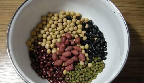 碳水化合物|小米为“粮食之首”,但营养师却说:跟3食物搭配,营养价值翻倍