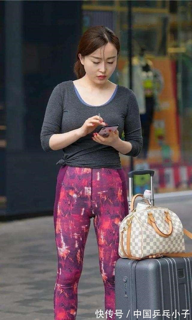 小姐姐 打底裤既清新又美丽,充满都市靓丽感,衬托精致!