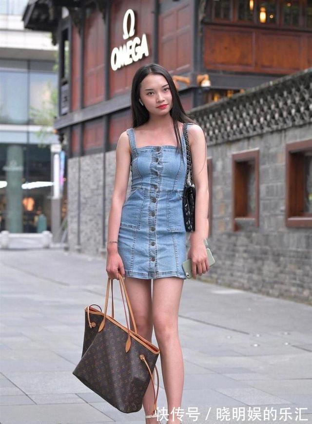 穿搭|青春靓丽的吊带牛仔裤,款式新颖穿搭舒适,显瘦又显高