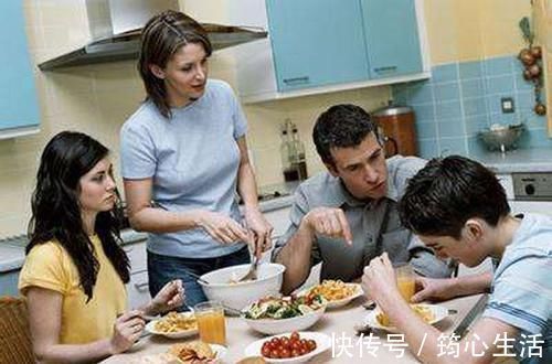 人际交往|教育专家:父母在饭桌上怎么做,决定了孩子平庸还是优秀!