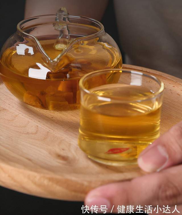 大便|常吃4种食物，毁掉肠道健康，教你一个简单方法，识别肠癌