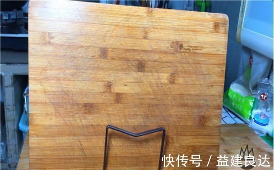 杀菌|菜板脏了,万万不可用洗洁精洗,教你一招,立马干净如新还不发霉
