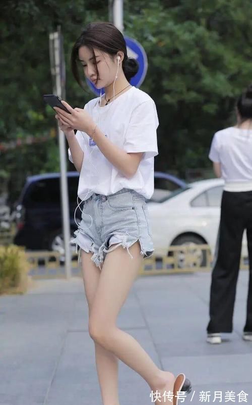 短裤 “短裤T恤”过时了?切忌以偏概全,换一种风格尽显女人味!