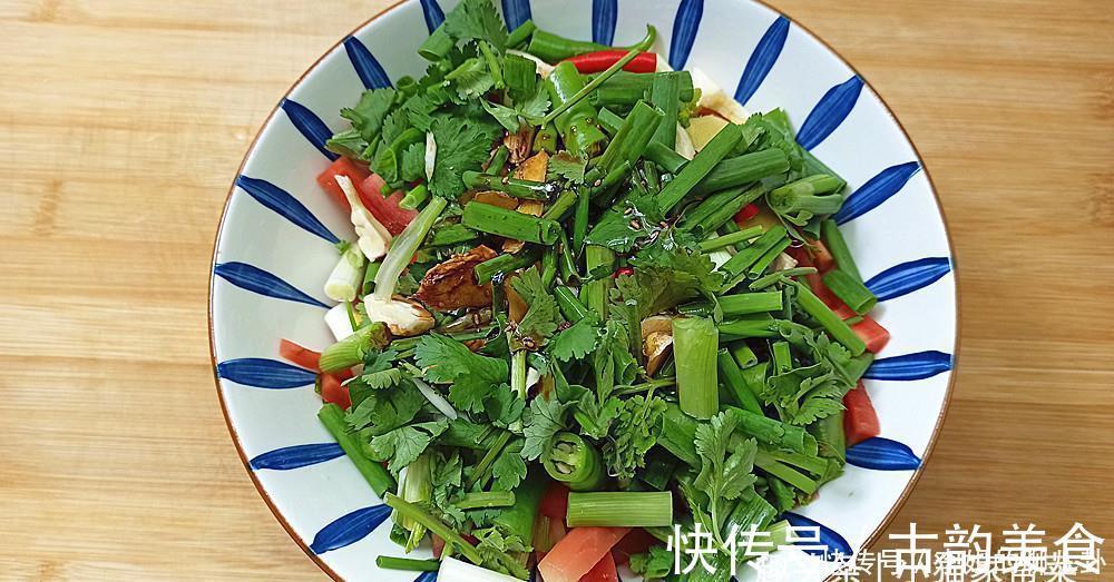 小猫|胡萝卜别再炒着吃了，教你做成小腌菜，清脆爽口过瘾，好吃下饭