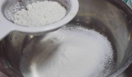 这个小点心，不用揉面不用发酵，一搓一蒸就做好，咸口米糕真好吃