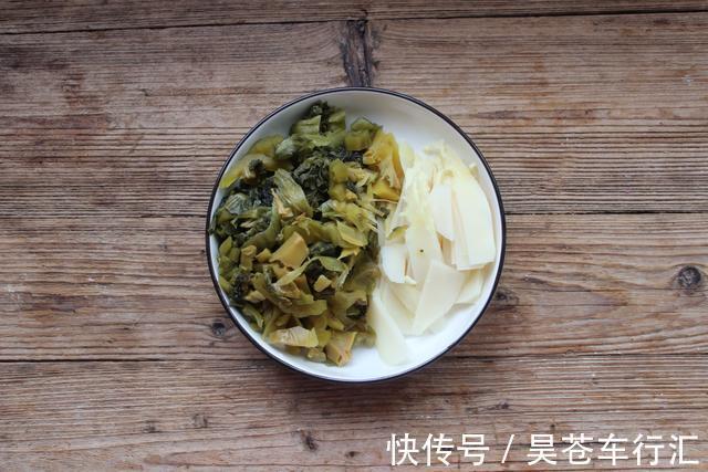 豆角|教你爽口解馋的酸菜鸡丝豆角面，营养好吃超美味，怎么都吃不腻