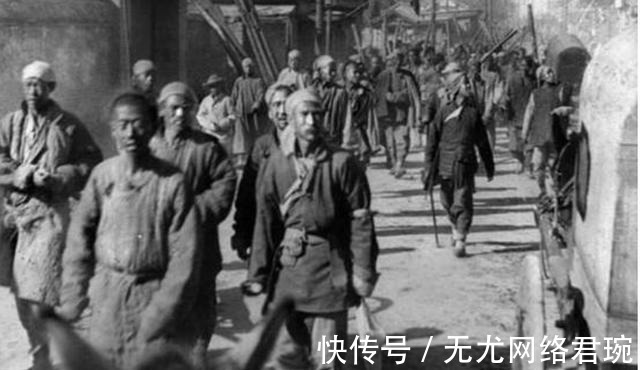 山东巡抚&他们宣称有神功护体,刀枪不入,袁世凯不信,拿起手枪就射