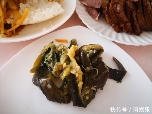 晒70后空巢中年人的午餐,1个人吃饭也不糊弄,网友精致的男人