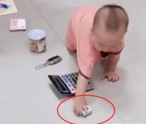 奶奶|孙子抓周,最后抓的却是奶奶随便放下的一物件,大家笑容都僵住了