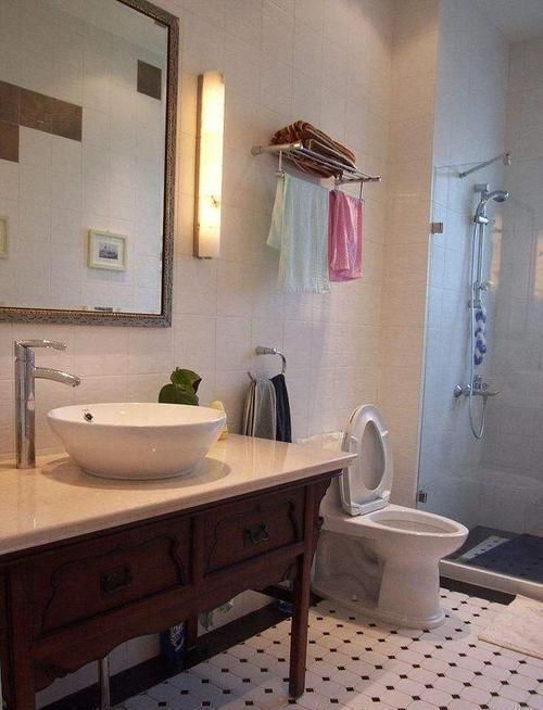 洁厕灵|卫生间记得别放这几样东西，长期对身体不好，懊悔没早知道