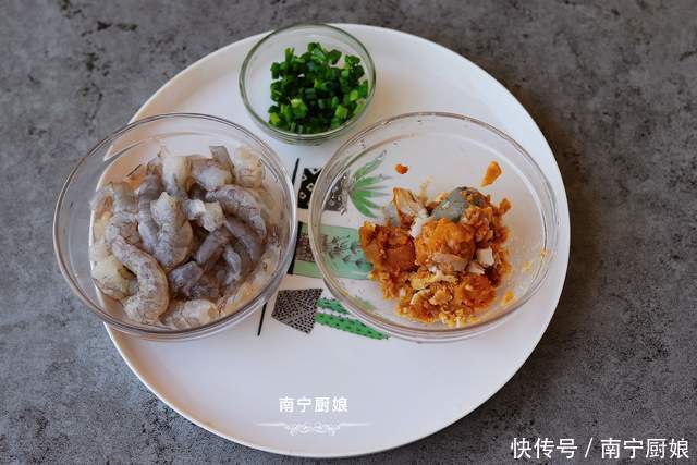 教你没吃过的虾仁新做法,一周吃7次都不腻,一次做一大盘不够吃