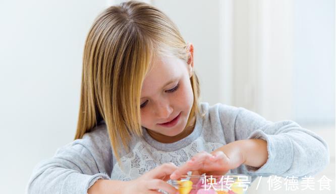 父母|超50万孩子“早熟”!毁掉孩子的正是父母的“不自知”,家长警惕