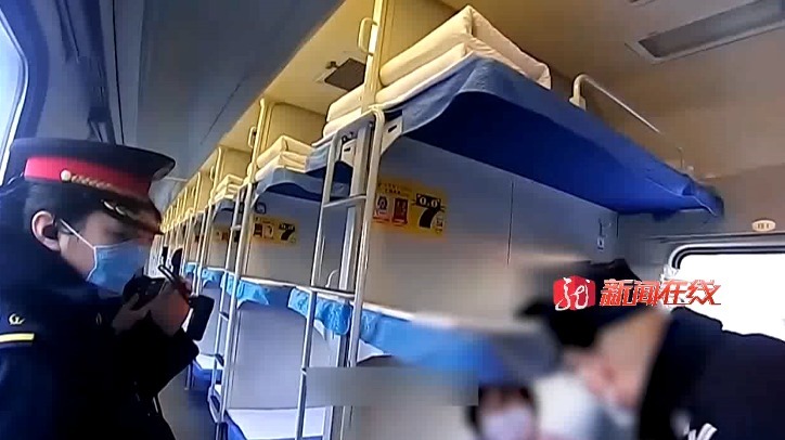 急救车|女子突发心脏病,服药后还感觉呼吸困难!幸亏民警学过