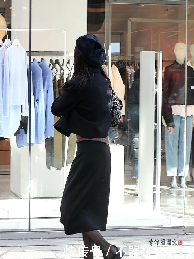 黑丝美女，穿出与时俱进新感觉