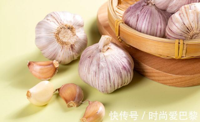 素食|高血压人群不能吃大蒜?医生提醒:这5种素食要少吃
