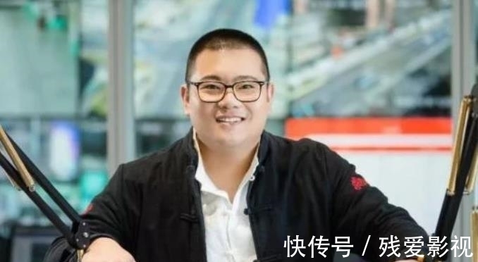 天津交通廣播直播失控,再看央視事故瞬間,董卿、倪萍不愧是一姐