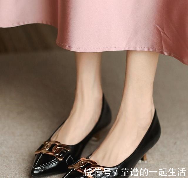 单鞋 今年早秋流行这几种质感鞋子,尽显优雅时髦品味,让穿搭变得高级!
