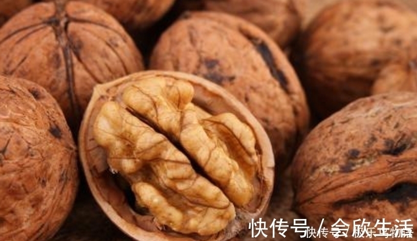 家里人|提个醒:吃过核桃一小时内不可碰此种食物,早点告诉家里人