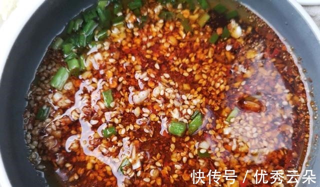 自制酸辣面比汤面香多了，酸辣开胃吃到撑，面条控赶紧来学学！