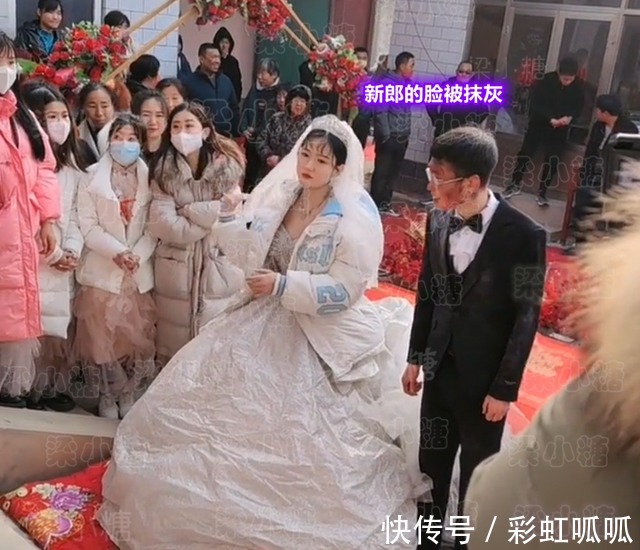 保护罩 不敢弄脏?河南一新娘给婚纱加上“保护罩”,称婚礼结束后要退货