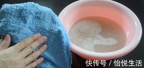 毛巾脏别再洗衣液洗, 洗的时候加一点它, 洗完毛巾就跟新的一样干净