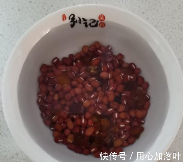 老红糖|桃胶红豆小米粥,早餐来一碗舒服一整天!