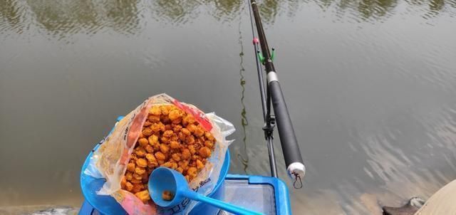 大师是这样用玉米钓鱼的,以及老坛玉米的制作方法