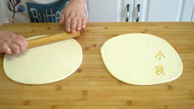 怎么烙饼才能比纸薄教你一个小技巧，一次12张，个个轻薄透亮