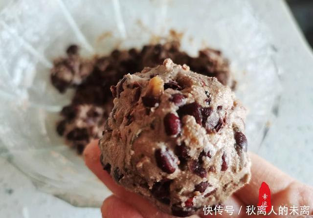 均匀|粘豆包出锅了,瞧瞧里面的食材,是不是有马上想吃一口的冲动?