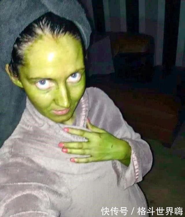 化妆品|英国女子使用过期化妆品,皮肤变绿吓哭自己,朋友笑称她是魔法师!